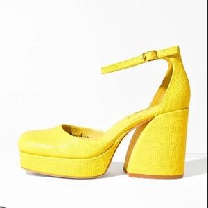 Brand new! Charlotte Stone FRAN sculpted platform shoes in Sunshine Yellow